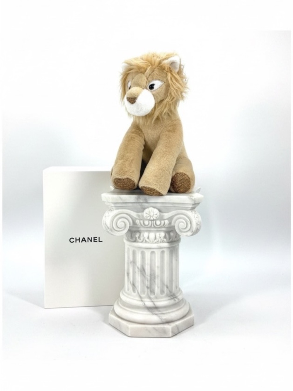 NIB- CHANEL Beauty -   Coco Crush Plush Lion  - collector's item - 🦁